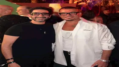 صورة أحمد حلمي يهنئ عمرو دياب: “مبروك يا هضبة على الأوتيل.. جايلك بالعوامة”