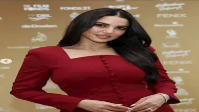 صورة درة تتألق بالأحمر.. أناقة وجاذبية في أحدث إطلالة