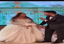 صورة محمد شاهين يغني لـ زوجته المنتجة رشا الظنحاني في حفل زفافهما