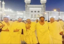 صورة صورة جديدة لـ أحمد السقا وعمرو سعد وحمادة هلال بملابس الإحرام
