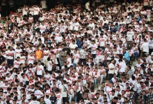 صورة جماهير الزمالك تتوافد على مدرجات ستاد القاهرة لدعم الفريق في نهائي الك