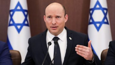 صورة نفتالي بينيت يقترح المضي نحو “صفقة شاملة” وتأجيل مهمة تدمير حركة حماس إلى الحكومة المقبلة