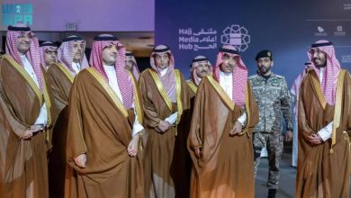 صورة وزير الداخلية يتفقد مركز العمليات الإعلامي الموحد لموسم الحج التابع لوزارة الإعلام  أخبار السعودية