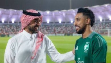 صورة نظرة ثقة.. وابتسامة وعد.. وزير الرياضة يحفّز «الدوسري» قبل المواجهة  أخبار السعودية