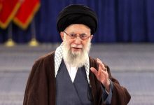 صورة خامنئي يرفض المقترح الأمريكي: لن نتخلّى عن تخصيب اليورانيوم  أخبار السعودية