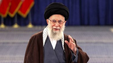 صورة خامنئي يرفض المقترح الأمريكي: لن نتخلّى عن تخصيب اليورانيوم  أخبار السعودية