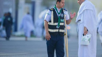 صورة بعزيمة لا تعرف الانكسار.. كشاف يواصل خدمته في موسم الحج رغم الإصابة  أخبار السعودية