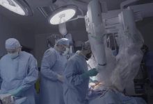 صورة الروبوت الجراحي يجري عملية استبدال صمام للقلب بمكة المكرمة  أخبار السعودية