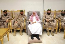 صورة مفتي عام المملكة يستقبل عدداً من المهنئين بعيد الأضحى  أخبار السعودية