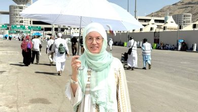 صورة الدنماركية «كاميليا» تروي حكايتها لـ «عكاظ».. ما سر الإجابة التي أوصلتها إلى مكة ؟  أخبار السعودية