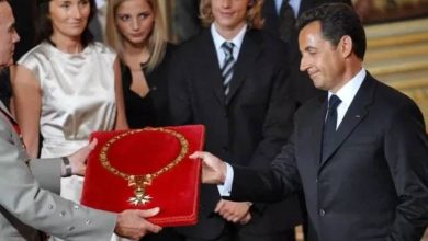 صورة لماذا جَرّدت فرنسا رئيسها السابق ساركوزي من وسام جوقة الشرف؟  أخبار السعودية
