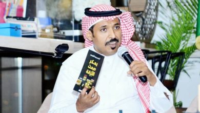 صورة أحمد القيسي: المجحف بحق «الهايكو» يسيء إلى نفسه.. وأعيش صراعاً يرسم ملامح نصوصي  أخبار السعودية