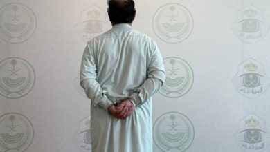 صورة شرطة الجوف تقبض على شخص اعتدى على آخر في محل تجاري  أخبار السعودية