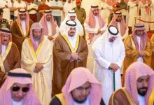 صورة نائب أمير منطقة الرياض يؤدي صلاة الميت على الأمير مشعل بن فرحان آل سعود  أخبار السعودية