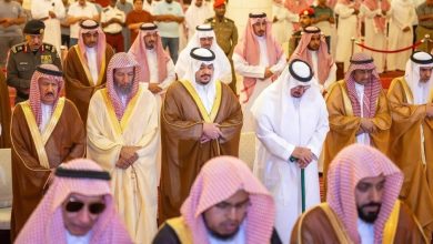 صورة نائب أمير منطقة الرياض يؤدي صلاة الميت على الأمير مشعل بن فرحان آل سعود  أخبار السعودية