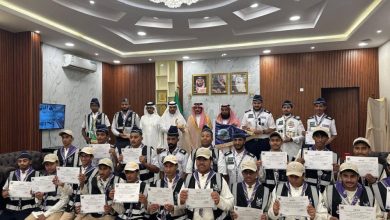 صورة محافظ صامطة يُكرِّم كشافة جمعية التنمية بالقفل لمشاركتهم في موسم الحج  أخبار السعودية