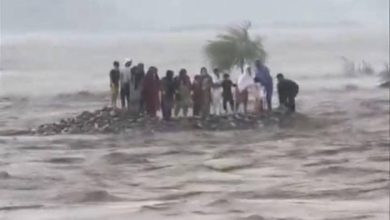 صورة فيضان مفاجئ يجرف عائلة من 17 سائحاً في باكستان  أخبار السعودية