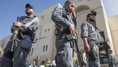 صورة اندلاع حريق في كنيس حاخام إسرائيلي سابق في مدينة القدس (شاهد)