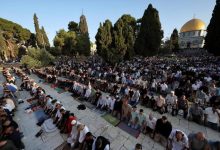 صورة عشرات الآلاف يؤدون صلاة عيد الأضحى في المسجد الأقصى المبارك