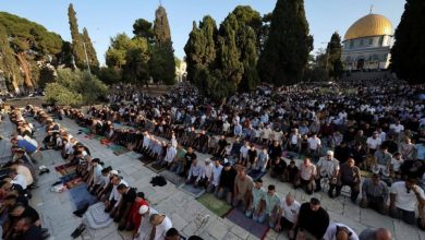 صورة عشرات الآلاف يؤدون صلاة عيد الأضحى في المسجد الأقصى المبارك