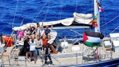 صورة سفينة “مادلين” تقترب من شواطئ غزة ومسؤول أمني إسرائيلي يؤكد أن الجيش سيمنعها من الوصول للقطاع.
