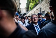 صورة اللجنة الشعبية وأعضاء البلدية العرب باللد: بن غفير شخصية غير مرغوبة بالمدينة