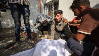 صورة &quot;إسرائيل&quot; تواصل إعدام المجوعين قرب نقاط التوزيع والمقاومة تتصدى للهجوم البري في خان يونس