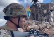 صورة | الجيش اللبناني يزيل علم لواء غولاني وسواتر للاحتلال من تلة رويسات الحدب جنوب لبنان