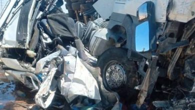 صورة | وفاتان في حادث تصادم مروع بين شاحنتين على طريق الموقر