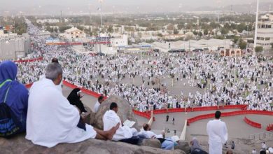 صورة | قوات أمن الحج السعودية: ضبط مواطنين لنقلهما 99 وافدًا إلى مكة المكرمة بمخابئ سرية
