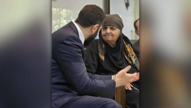 صورة | الرئيس الشرع يلتقي عمته في عيد الأضحى بعد 30 عامًا