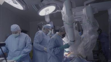 صورة | استبدال صمام قلبي باستخدام روبوت جراحي لمواطنة سعودية في مكة