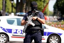 صورة | الشرطة الفرنسية توقف فلسطينياً ضرب حاخاما يهوديا بكرسي