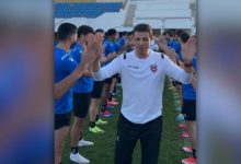 صورة | فخر واعتزاز.. لاعبو النشامى يقيمون ممرًا شرفيًا للجهاز الفني في عمان.. فيديو