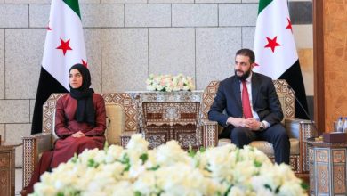 صورة | سانا: الشرع وعقيلته يستقبلان وفدًا نسائيًا من مختلف المحافظات السورية بمناسبة عيد الأضحى