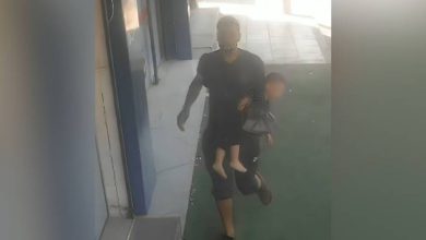صورة | فيديو.. شاب أردني ينقذ طفلًا مختنقًا في وادي الحجر وينقله سريعًا إلى مركز صحي