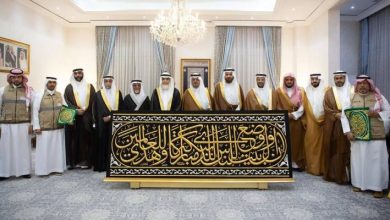 صورة | تسليم كسوة الكعبة لسدنة بيت الله الحرام