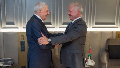 صورة | الملك يؤكد اعتزازه بالعلاقات الأردنية العراقية خلال لقائه الرئيس العراقي في فرنسا