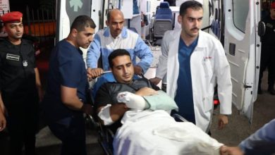 صورة | إخلاء طبي عاجل لممرض أردني أصيب أثناء أداء واجبه الإنساني في غزة