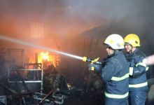 صورة | مصدر أمني: إصابة واحدة بحالة حسنة بحريق في عمارة بالفحيص بسبب تماس كهربائي