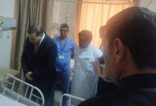 صورة | محافظ الزرقاء يتفقد مصابي حادثة “الجسم الغريب” في الأزرق ويوجه بتعزيز إجراءات السلامة