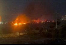 صورة مستوطنون يهاجمون قرية فلسطينية برام الله ويضرمون النار بممتلكات المواطنين (فيديو)