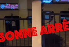 صورة توقيف شخص من أصول افريقية أحدث فوضى وخسائر مادية في مفوضية للشرطة بالمحمدية