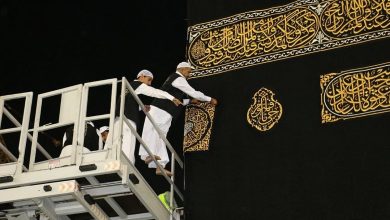 صورة الهيئة العامة لشؤون الحرمين تنتهي من استبدال كسوة الكعبة