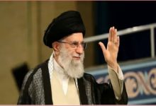 صورة خامنئ يتوعد إسرائيل بـ«تداعيات قاسية».. والجيش الإيراني: تل أبيب ستدفع ثمنا باهظا