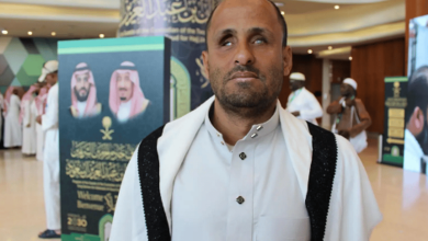 صورة حُلمُ الكفيف اليمني “الخُديري” يتحقَّقُ.. مشاعرُ إيمانية تُبصِرُ النور في مكة