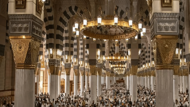 صورة مسؤول يوضح طرق إثراء تجربة القاصدين بالمسجد النبوي