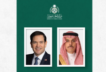 صورة وزير الخارجية يبحث آخر التطورات الإقليمية والدولية مع نظيره الأمريكي