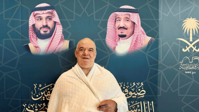 صورة بعد 20 عامًا من إسلامه.. “لويس” الأوروغوياني يحلق لأول مرة بالطائرة نحو مكة ملبيًا بالحج