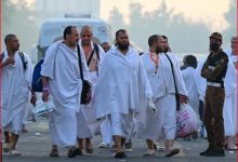 صورة دعوات صادقة ورجاء بالرحمة.. ضيوف الرحمن يتوافدون إلى صعيد عرفات لأداء ركن الحج الأعظم